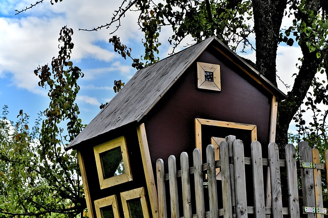 domek z drewna dla dzieci
