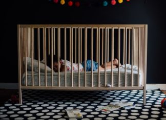 łóżko dziecięce z barierką